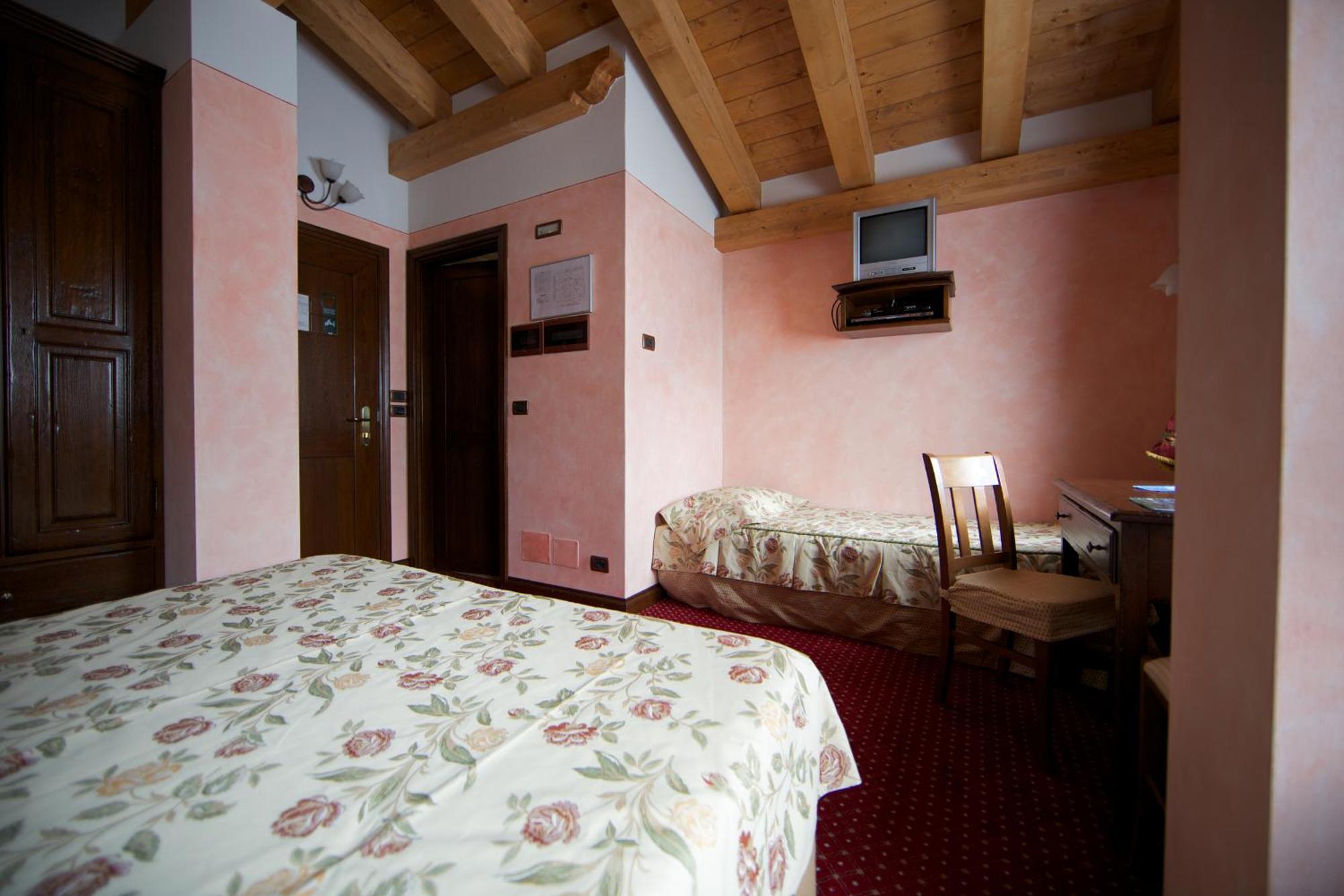 Hotel L' Aiglon Champoluc Esterno foto