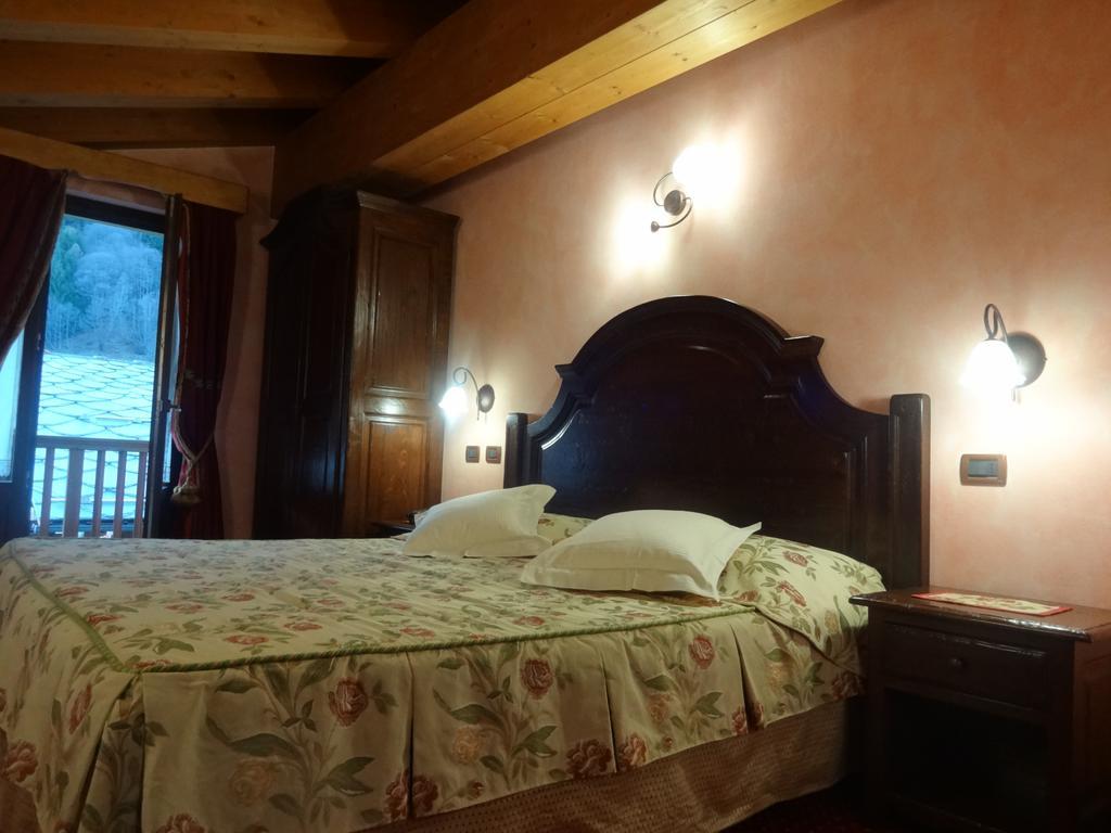 Hotel L' Aiglon Champoluc Esterno foto