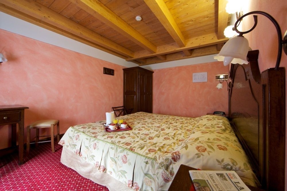 Hotel L' Aiglon Champoluc Esterno foto