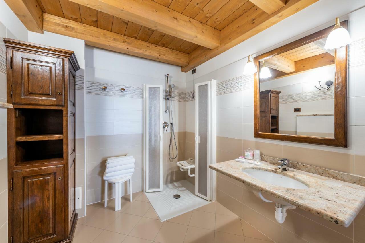 Hotel L' Aiglon Champoluc Esterno foto