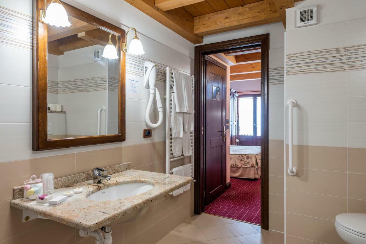 Hotel L' Aiglon Champoluc Esterno foto