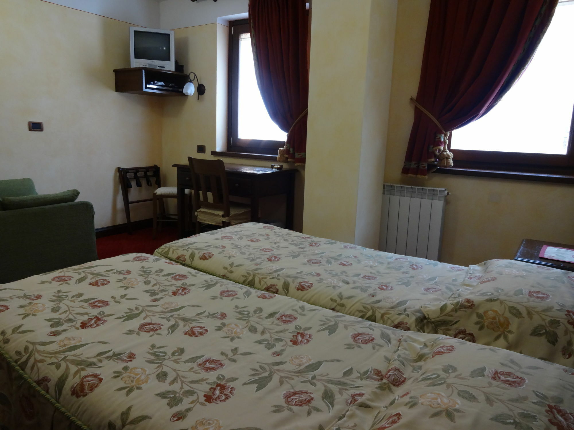 Hotel L' Aiglon Champoluc Esterno foto