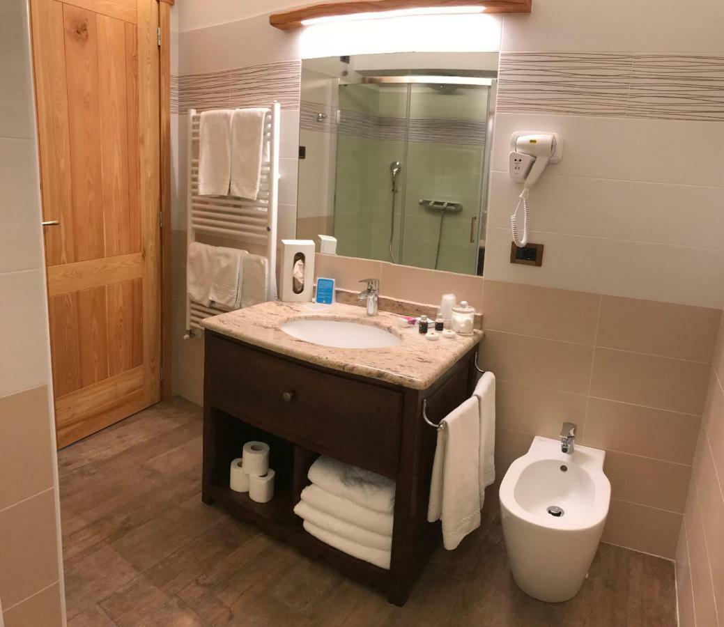 Hotel L' Aiglon Champoluc Esterno foto